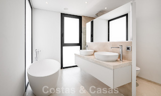 Moderna villa de lujo en venta en urbanización cerrada del valle del golf de Nueva Andalucia, Marbella 53508 