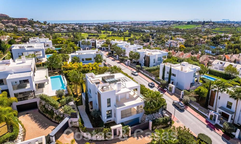 Moderna villa de lujo en venta en urbanización cerrada del valle del golf de Nueva Andalucia, Marbella 53518