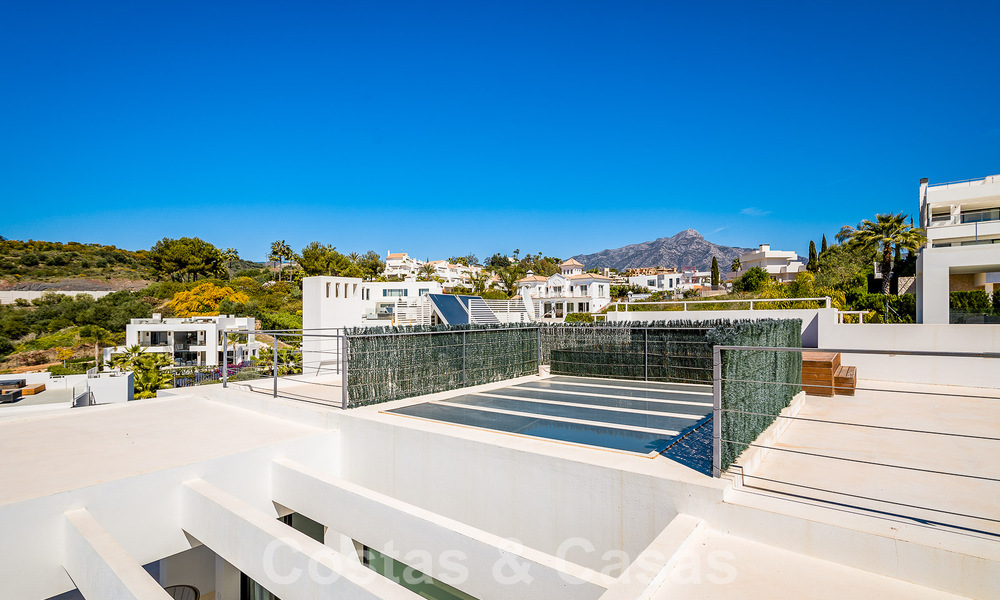 Moderna villa de lujo en venta en urbanización cerrada del valle del golf de Nueva Andalucia, Marbella 53520