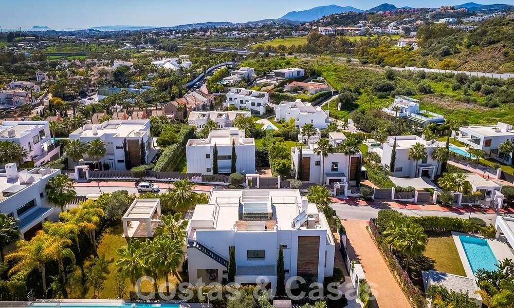 Moderna villa de lujo en venta en urbanización cerrada del valle del golf de Nueva Andalucia, Marbella 53521