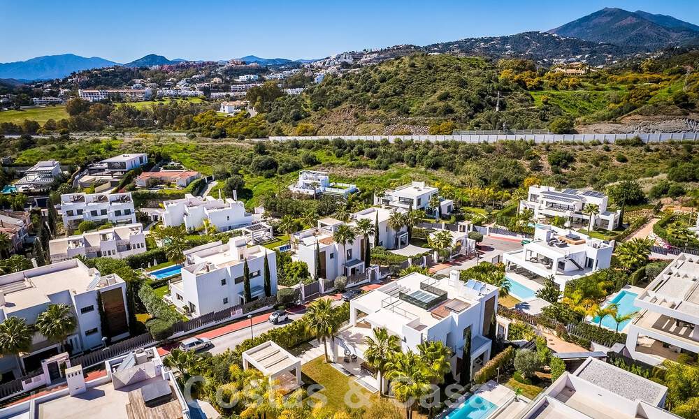 Moderna villa de lujo en venta en urbanización cerrada del valle del golf de Nueva Andalucia, Marbella 53522
