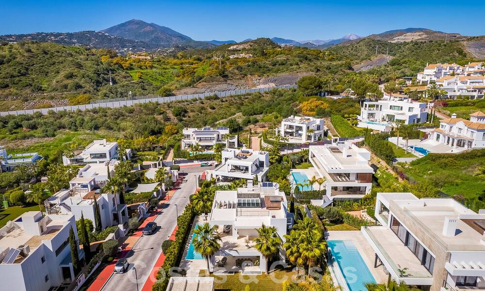 Moderna villa de lujo en venta en urbanización cerrada del valle del golf de Nueva Andalucia, Marbella 53524