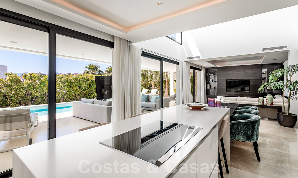 Moderna villa de lujo en venta en urbanización cerrada del valle del golf de Nueva Andalucia, Marbella 53526