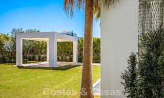 Moderna villa de lujo en venta en urbanización cerrada del valle del golf de Nueva Andalucia, Marbella 53533 