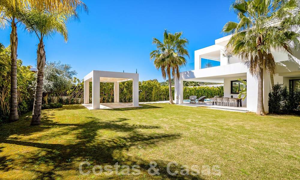 Moderna villa de lujo en venta en urbanización cerrada del valle del golf de Nueva Andalucia, Marbella 53534