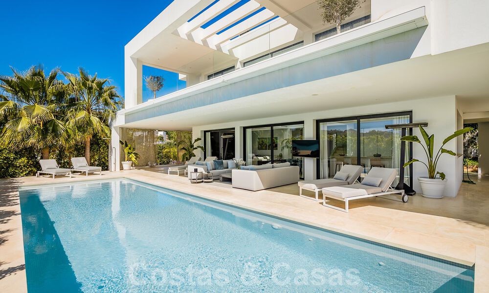 Moderna villa de lujo en venta en urbanización cerrada del valle del golf de Nueva Andalucia, Marbella 53539
