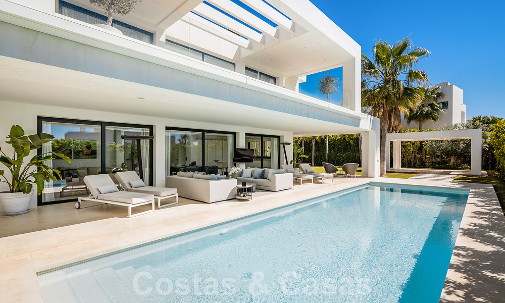Moderna villa de lujo en venta en urbanización cerrada del valle del golf de Nueva Andalucia, Marbella 53541