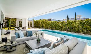 Moderna villa de lujo en venta en urbanización cerrada del valle del golf de Nueva Andalucia, Marbella 53542 