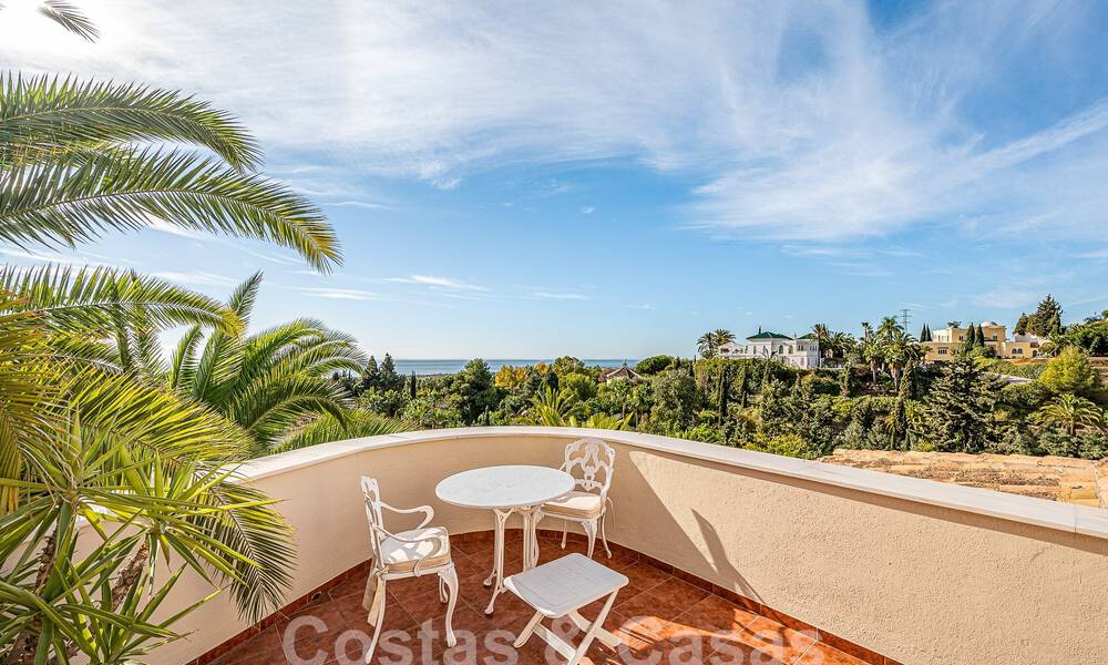 Villa de lujo tradicional-mediterránea en venta con vistas al mar en urbanización cerrada en la Milla de Oro de Marbella 54399