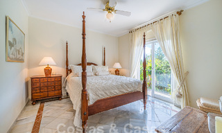 Villa de lujo tradicional-mediterránea en venta con vistas al mar en urbanización cerrada en la Milla de Oro de Marbella 54412 