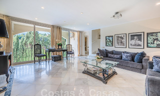 Villa de lujo tradicional-mediterránea en venta con vistas al mar en urbanización cerrada en la Milla de Oro de Marbella 54414 