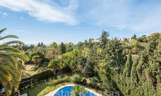 Villa de lujo tradicional-mediterránea en venta con vistas al mar en urbanización cerrada en la Milla de Oro de Marbella 54430 