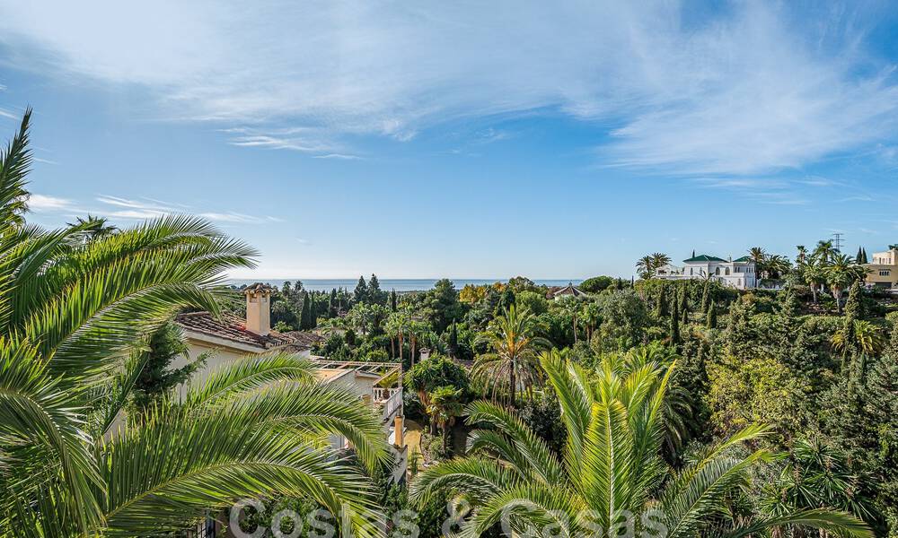 Villa de lujo tradicional-mediterránea en venta con vistas al mar en urbanización cerrada en la Milla de Oro de Marbella 54443