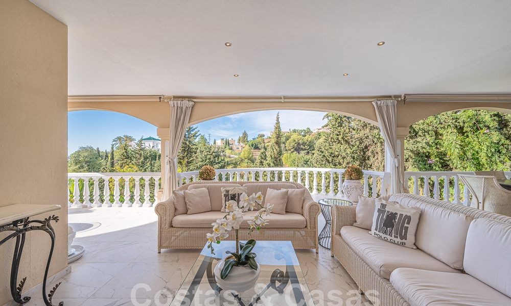 Villa de lujo tradicional-mediterránea en venta con vistas al mar en urbanización cerrada en la Milla de Oro de Marbella 54444
