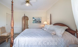 Villa de lujo tradicional-mediterránea en venta con vistas al mar en urbanización cerrada en la Milla de Oro de Marbella 54453 