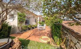 Villa de lujo tradicional-mediterránea en venta con vistas al mar en urbanización cerrada en la Milla de Oro de Marbella 54458 