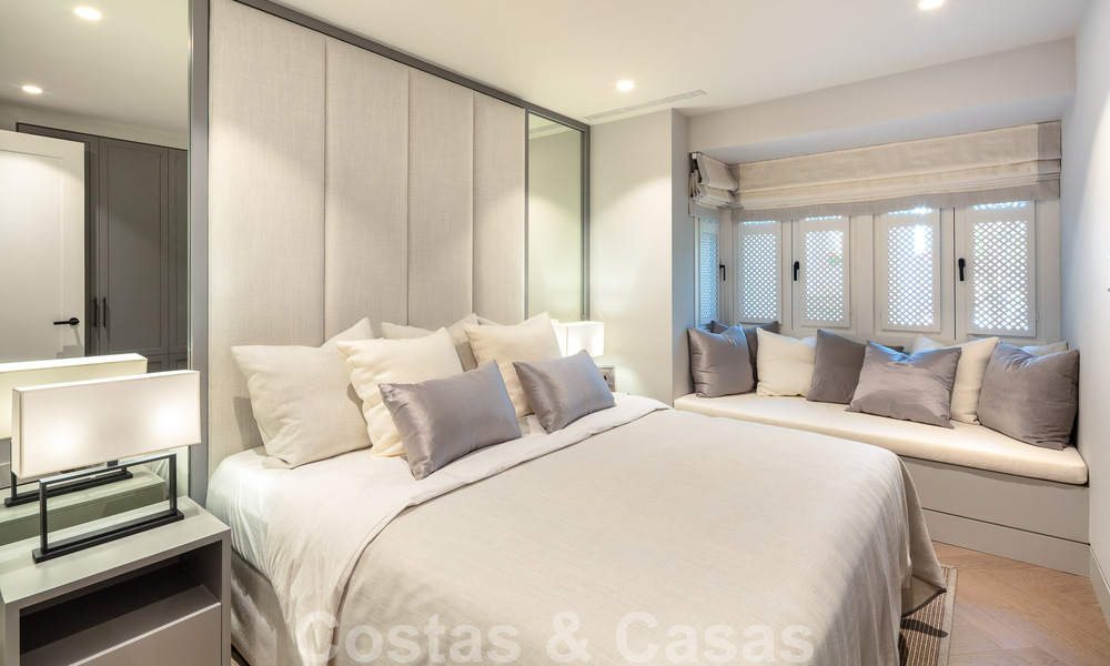 Lujoso apartamento reformado de 3 dormitorios en venta en Puente Romano en la Milla de Oro, Marbella 51763