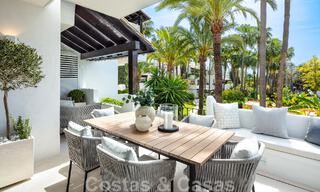 Lujoso apartamento reformado de 3 dormitorios en venta en Puente Romano en la Milla de Oro, Marbella 51770