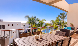 Moderno apartamento de 3 dormitorios en venta con vistas al mar en las colinas de Los Monteros, Marbella Este 52763 
