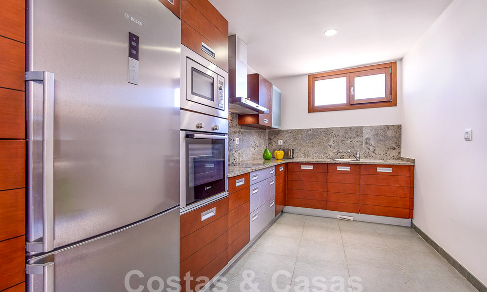 Moderno apartamento de 3 dormitorios en venta con vistas al mar en las colinas de Los Monteros, Marbella Este 52764