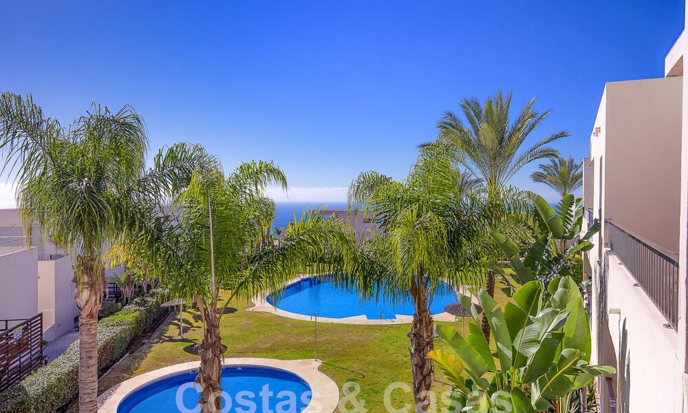 Moderno apartamento de 3 dormitorios en venta con vistas al mar en las colinas de Los Monteros, Marbella Este 52774