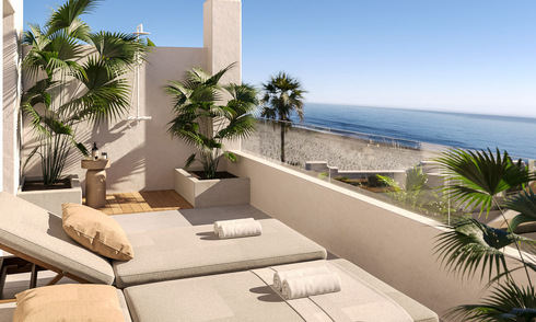 Exclusiva casa adosada reformada en venta a un paso de la playa con vistas al mar, al este de Marbella 52033