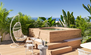 Exclusiva casa adosada reformada en venta a un paso de la playa con vistas al mar, al este de Marbella 52034 