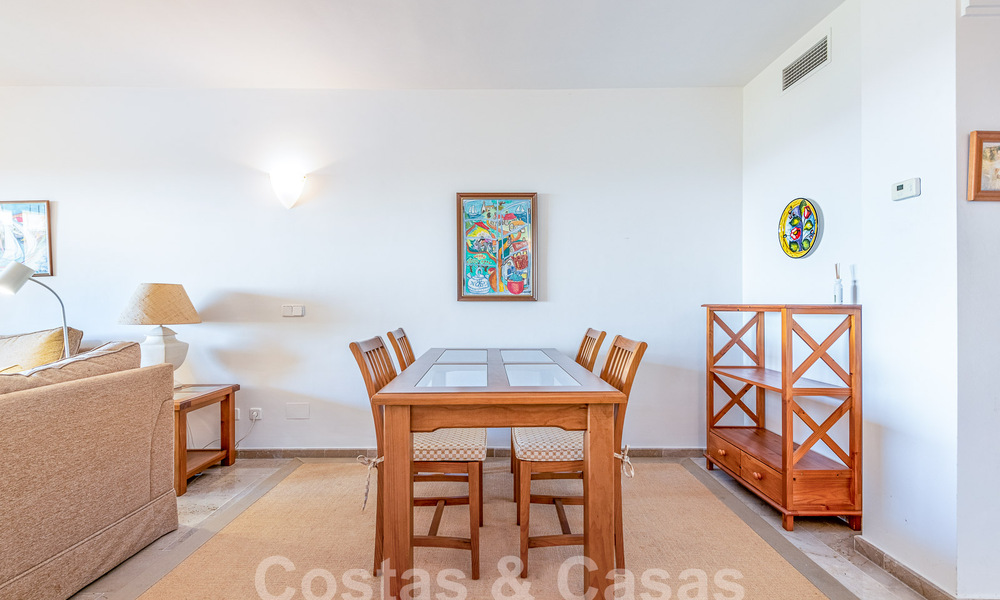 Apartamento con jardín en venta a poca distancia de Puerto Banús y la playa en una urbanización cerrada en Nueva Andalucía, Marbella 55188