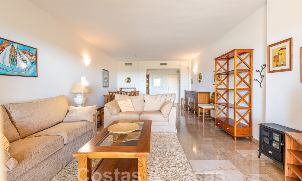 Apartamento con jardín en venta a poca distancia de Puerto Banús y la playa en una urbanización cerrada en Nueva Andalucía, Marbella 55191