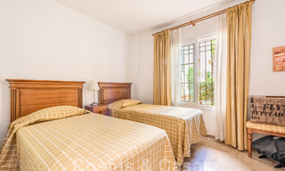 Apartamento con jardín en venta a poca distancia de Puerto Banús y la playa en una urbanización cerrada en Nueva Andalucía, Marbella 55196 