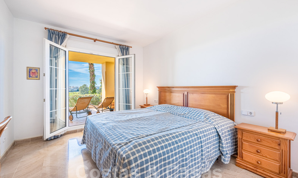 Apartamento con jardín en venta a poca distancia de Puerto Banús y la playa en una urbanización cerrada en Nueva Andalucía, Marbella 55199