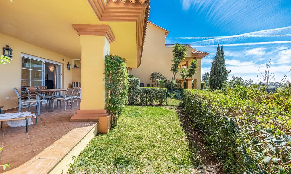 Apartamento con jardín en venta a poca distancia de Puerto Banús y la playa en una urbanización cerrada en Nueva Andalucía, Marbella 55204