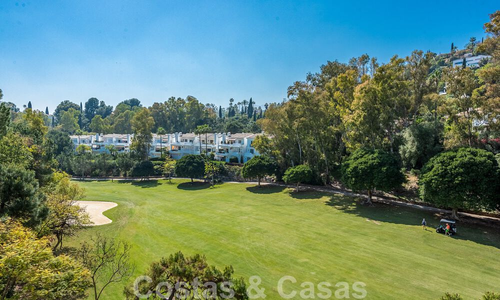 Ático con carácter en venta con relajantes vistas al campo de golf en La Quinta, Benahavis - Marbella 52060