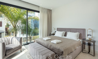 Lista para entrar a vivir, moderna villa de lujo en venta, a unos pasos de la playa Milla de Oro, Marbella 51789 
