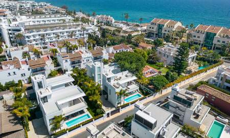 Lista para entrar a vivir, moderna villa de lujo en venta, a unos pasos de la playa Milla de Oro, Marbella 51799