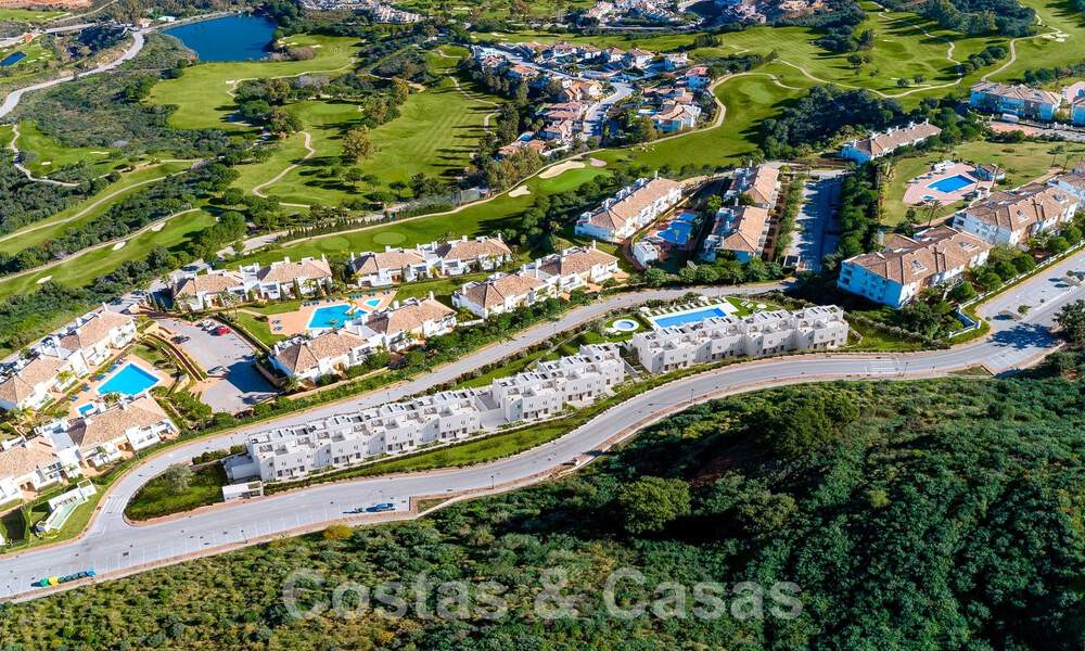 Nuevo proyecto de 8 adosados en venta, con vistas abiertas a los campos de golf del codiciado resort de golf de La Cala Golf, Mijas 53258