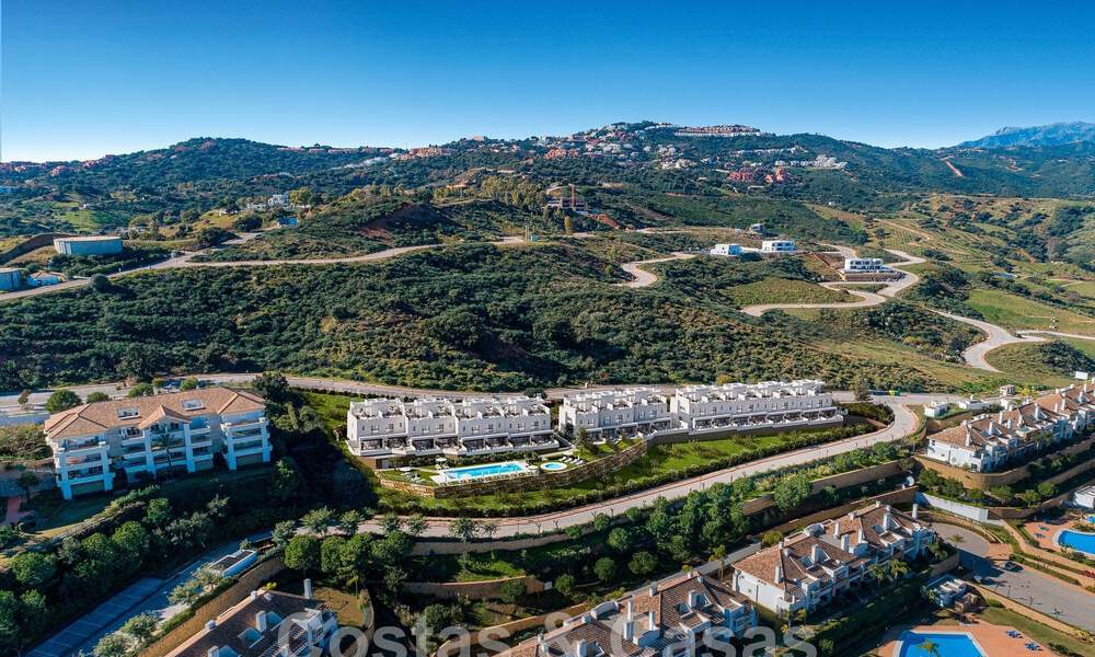 Nuevo proyecto de 8 adosados en venta, con vistas abiertas a los campos de golf del codiciado resort de golf de La Cala Golf, Mijas 53260