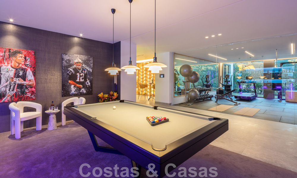 Lista para entrar a vivir. Exclusiva villa nueva con vistas despejadas al mar en venta, situada en una comunidad cerrada en La Quinta, Marbella - Benahavis 51859