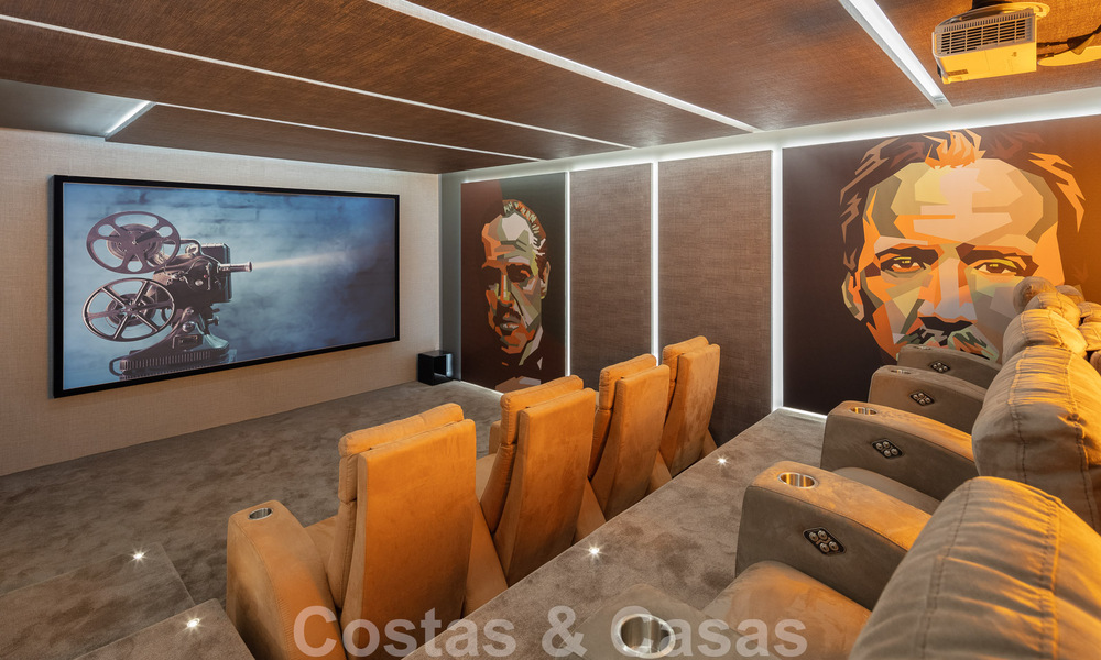 Lista para entrar a vivir. Exclusiva villa nueva con vistas despejadas al mar en venta, situada en una comunidad cerrada en La Quinta, Marbella - Benahavis 51865