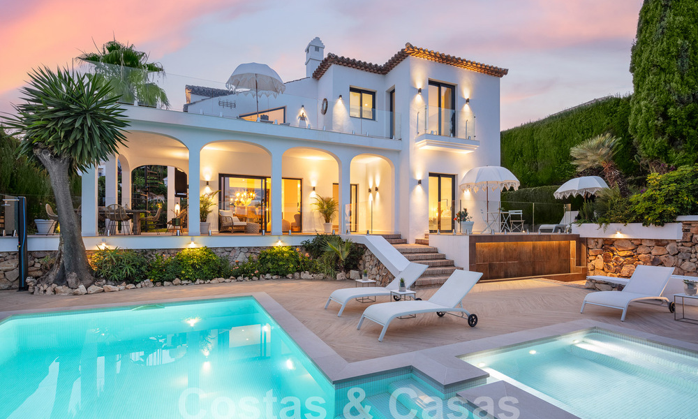 Lujosa villa en venta con un estilo arquitectónico tradicional situada en una urbanización cerrada de Nueva Andalucia, Marbella 53690