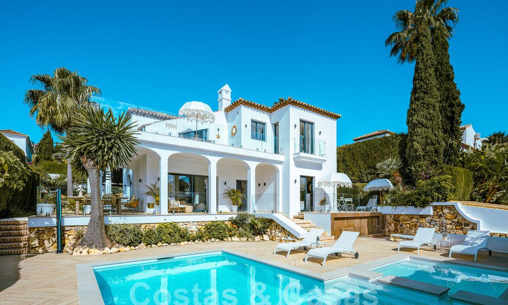 Lujosa villa en venta con un estilo arquitectónico tradicional situada en una urbanización cerrada de Nueva Andalucia, Marbella 53691