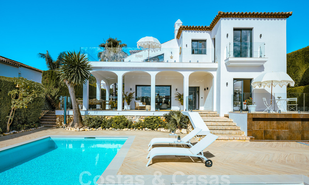 Lujosa villa en venta con un estilo arquitectónico tradicional situada en una urbanización cerrada de Nueva Andalucia, Marbella 53692