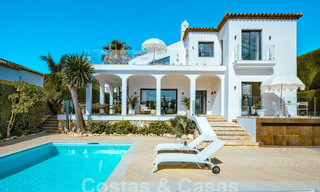 Lujosa villa en venta con un estilo arquitectónico tradicional situada en una urbanización cerrada de Nueva Andalucia, Marbella 53692 