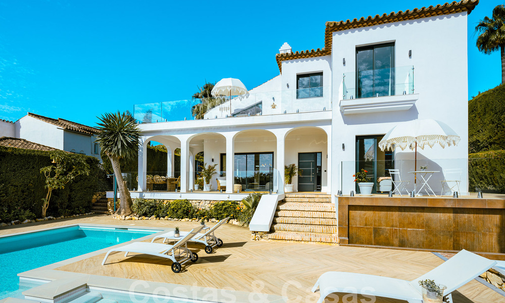 Lujosa villa en venta con un estilo arquitectónico tradicional situada en una urbanización cerrada de Nueva Andalucia, Marbella 53693