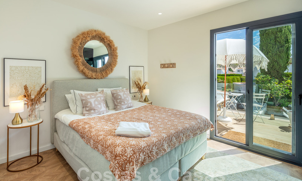 Lujosa villa en venta con un estilo arquitectónico tradicional situada en una urbanización cerrada de Nueva Andalucia, Marbella 53699