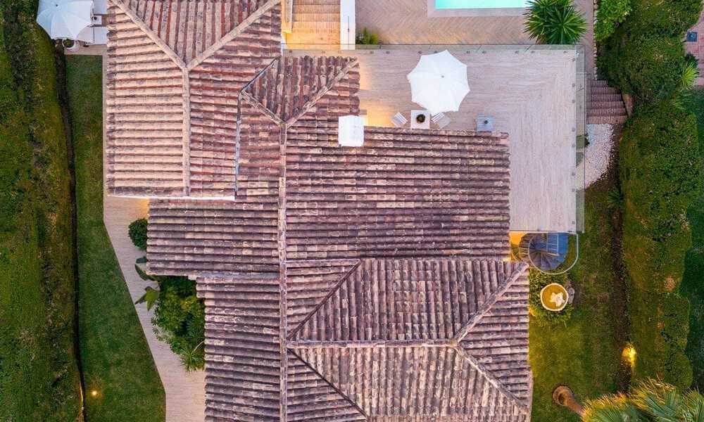 Lujosa villa en venta con un estilo arquitectónico tradicional situada en una urbanización cerrada de Nueva Andalucia, Marbella 53707