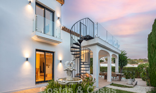 Lujosa villa en venta con un estilo arquitectónico tradicional situada en una urbanización cerrada de Nueva Andalucia, Marbella 53710 