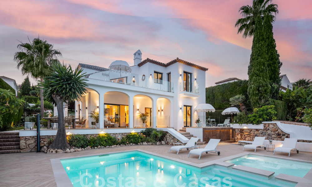 Lujosa villa en venta con un estilo arquitectónico tradicional situada en una urbanización cerrada de Nueva Andalucia, Marbella 53712
