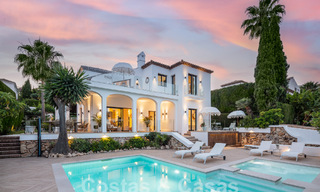 Lujosa villa en venta con un estilo arquitectónico tradicional situada en una urbanización cerrada de Nueva Andalucia, Marbella 53712 