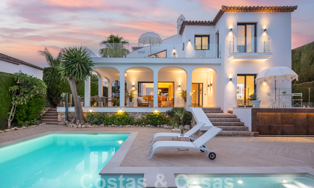 Lujosa villa en venta con un estilo arquitectónico tradicional situada en una urbanización cerrada de Nueva Andalucia, Marbella 53713